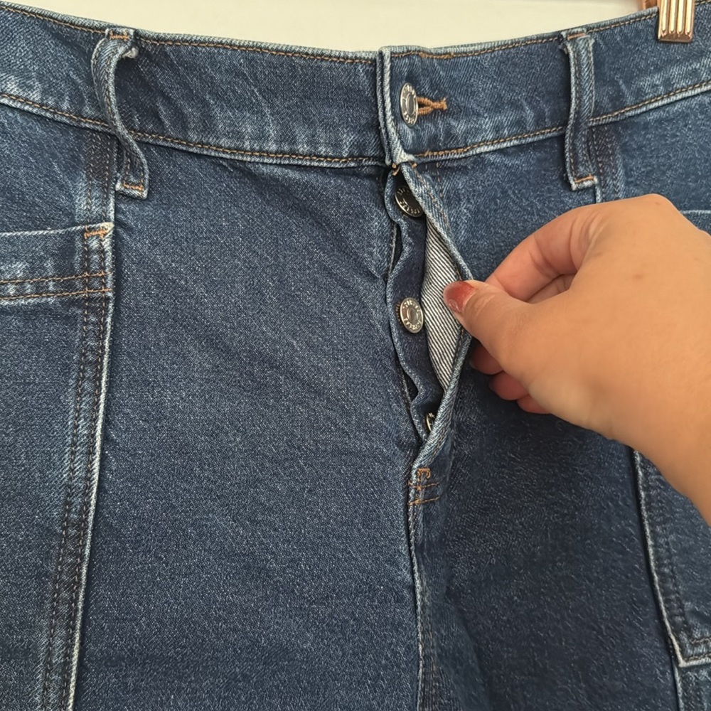 Express Mid Rise Strech Jean Shorts - Picture 3 of 6